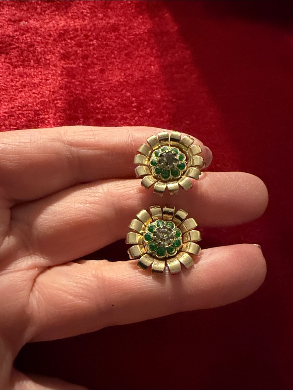 Vintage Coro gold tone screw back Earrings w Green/Clear Stones good condition!